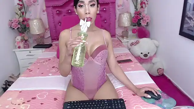 Divaxhermosa online show from January 24, 1:24 am