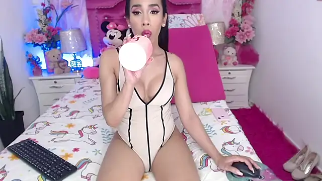 Divaxhermosa online show from May 27, 10:29 pm