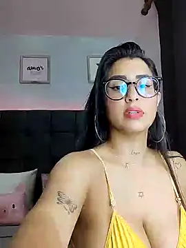 lovely violet13 online show from December 12, 12:05 am