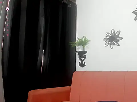 Snapshot of Dounia_nagi chatting on June 5, 7:08 pm Dounia nagi online show from June 5, 7:08 pm