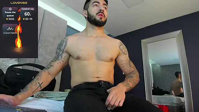 Snapshot of MarkWalker__ chatting on May 2, 9:47 am MarkWalker online show from May 2, 9:47 am