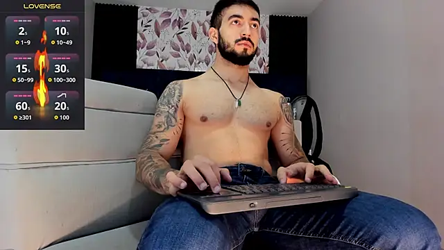 Snapshot of MarkWalker__ chatting on May 18, 9:59 am MarkWalker online show from May 18, 9:59 am