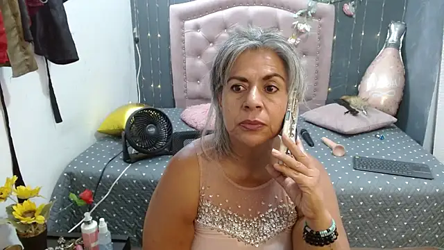 Snapshot of lalisha_96 chatting on April 8, 12:43 am lalisha 96 online show from April 8, 12:43 am