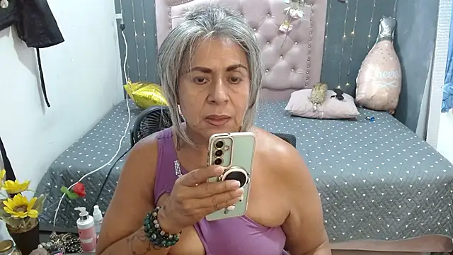 Snapshot of lalisha_96 chatting on April 10, 12:49 am lalisha 96 online show from April 10, 12:49 am