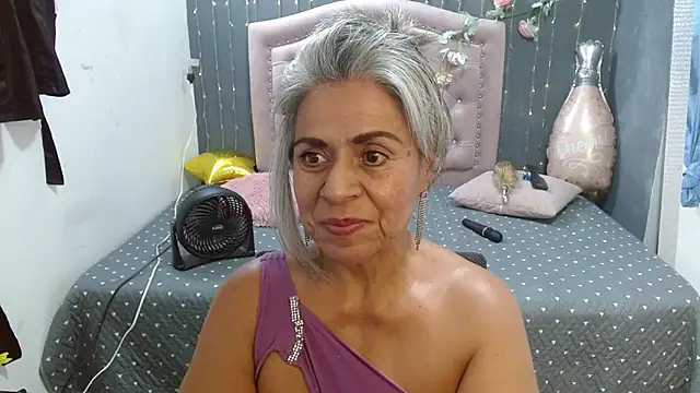 Snapshot of lalisha_96 chatting on April 17, 12:46 am lalisha 96 online show from April 17, 12:46 am