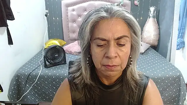 Snapshot of lalisha_96 chatting on April 18, 12:36 am lalisha 96 online show from April 18, 12:36 am