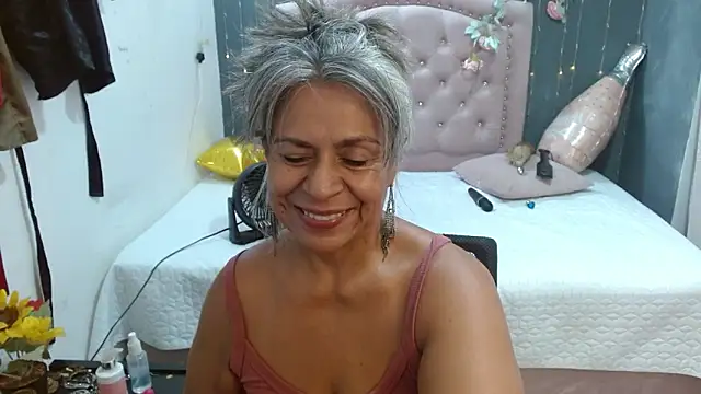 Snapshot of lalisha_96 chatting on May 1, 12:59 am lalisha 96 online show from May 1, 12:59 am