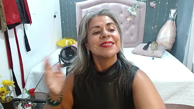Snapshot of lalisha_96 chatting on May 6, 11:54 pm lalisha 96 online show from May 6, 11:54 pm