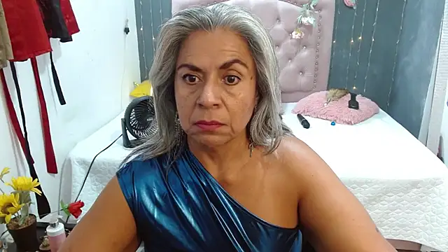 Snapshot of lalisha_96 chatting on May 15, 1:01 am lalisha 96 online show from May 15, 1:01 am