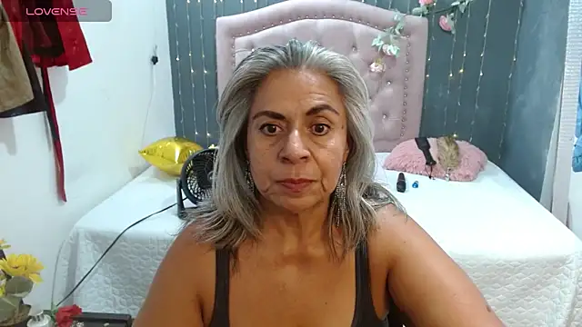 Snapshot of lalisha_96 chatting on May 27, 11:24 pm lalisha 96 online show from May 27, 11:24 pm