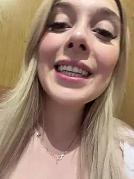 Snapshot of CherryAuroraa chatting on March 5, 1:07 pm CherryAuroraa online show from March 5, 1:07 pm