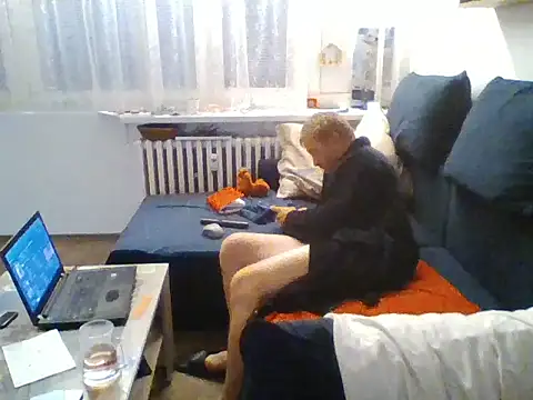 Snapshot of 82liska chatting on June 10, 7:35 pm 82liska online show from June 10, 7:35 pm