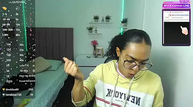 Nina lovee  online show from December 2, 4:53 pm