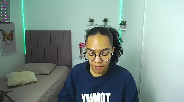 Nina lovee  online show from February 4, 1:27 pm