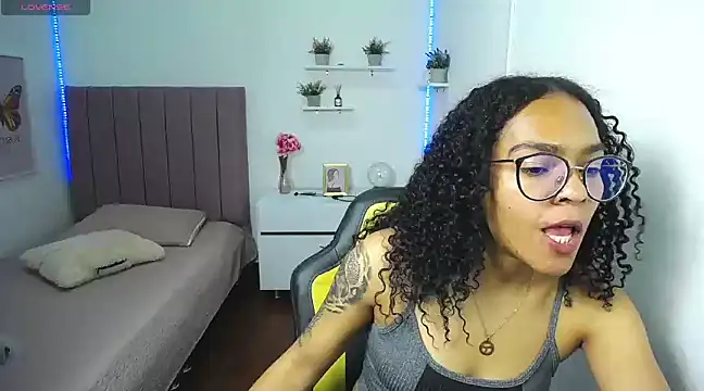 Nina lovee  online show from February 19, 8:20 pm