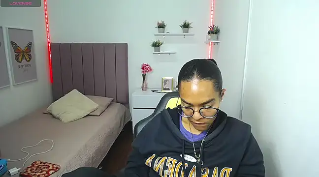 Nina lovee  online show from February 28, 5:37 pm