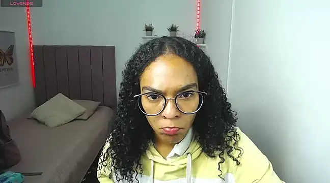 Nina lovee  online show from March 4, 3:04 pm