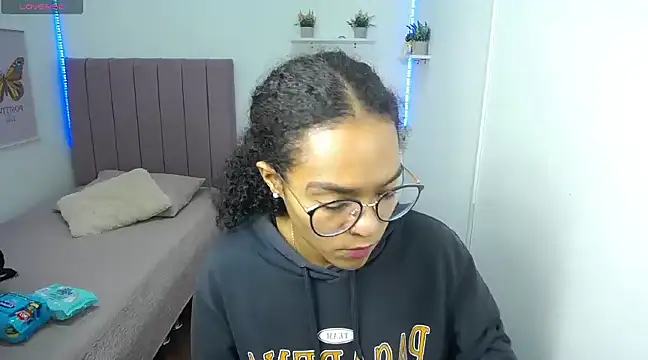 Nina lovee  online show from March 11, 2:51 pm