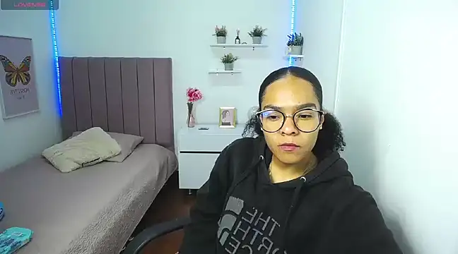 Nina lovee  online show from March 15, 12:34 pm