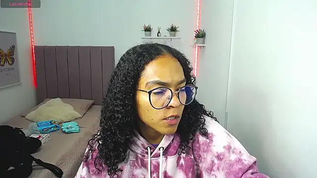 Nina lovee  online show from March 22, 2:36 pm