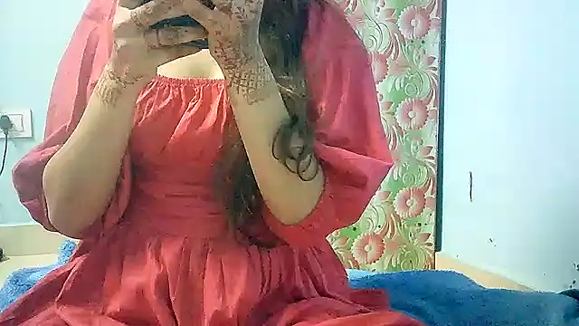 Snapshot of lovelydesi21 chatting on January 20, 1:00 pm lovelydesi21 online show from January 20, 1:00 pm