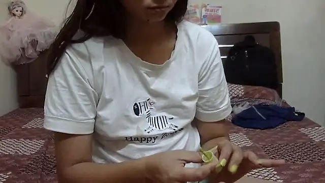 Snapshot of lovelydesi21 chatting on April 6, 7:20 am lovelydesi21 online show from April 6, 7:20 am