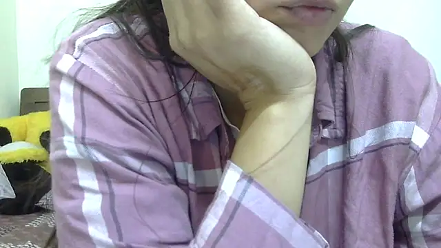 Snapshot of lovelydesi21 chatting on April 8, 5:18 am lovelydesi21 online show from April 8, 5:18 am