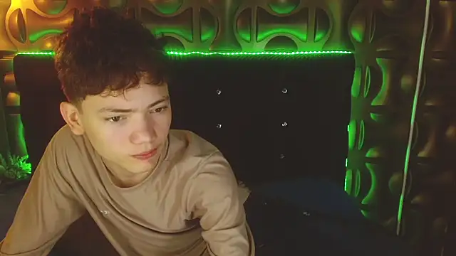 Snapshot of cruz_dante chatting on April 24, 7:27 pm cruz dante online show from April 24, 7:27 pm