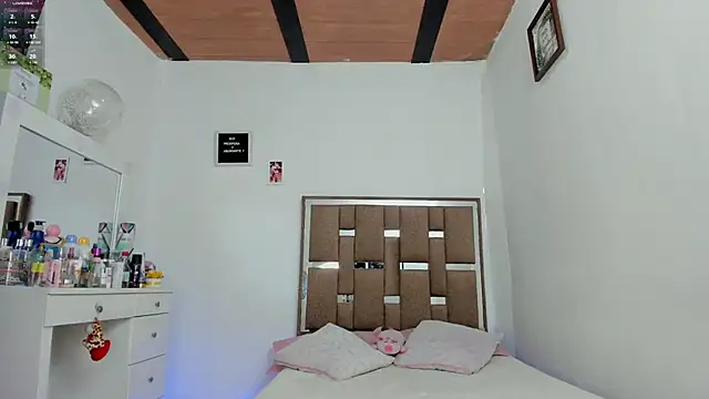 kendall-ewers online show from October 29, 11:39 pm