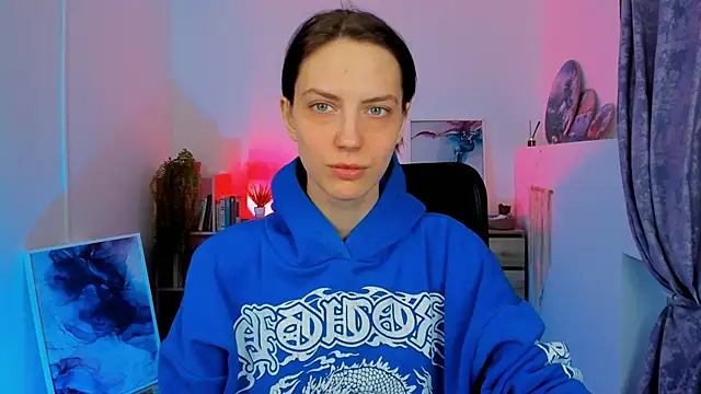 EmilyWilden online show from December 9, 6:45 am