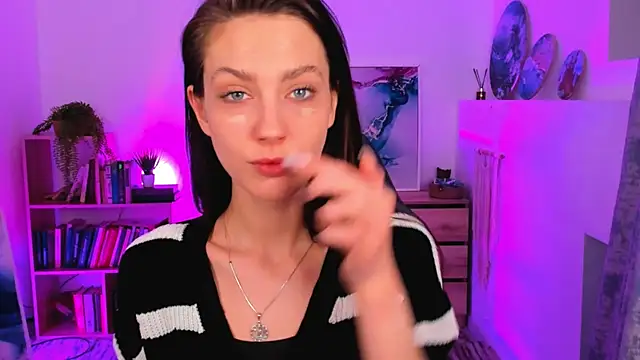 EmilyWilden online show from February 17, 11:55 am