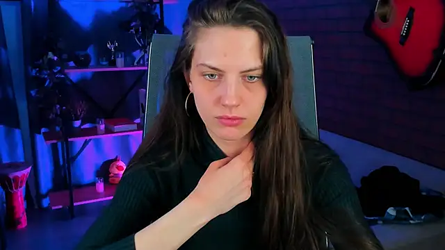 EmilyWilden online show from March 7, 2:45 pm