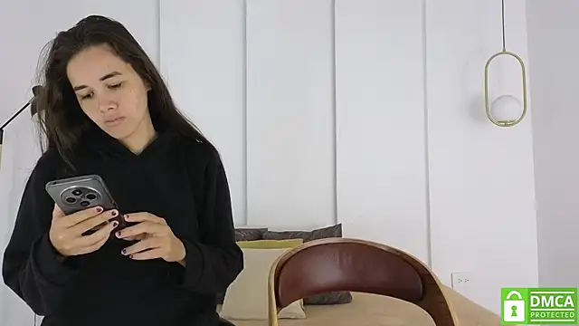 Snapshot of sexychanell_18 chatting on December 3, 12:47 pm sexychanell 18 online show from December 3, 12:47 pm