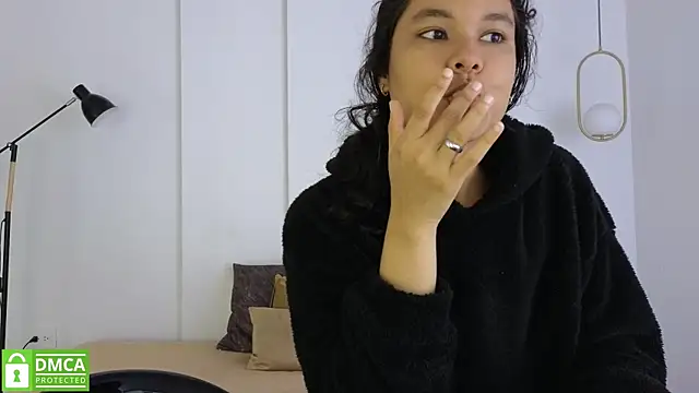 Snapshot of sexychanell_18 chatting on June 18, 1:37 pm sexychanell 18 online show from June 18, 1:37 pm
