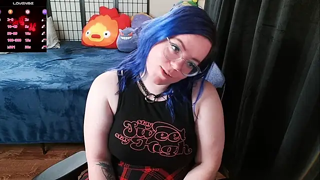 KiraSpitQueen online show from January 10, 5:37 am
