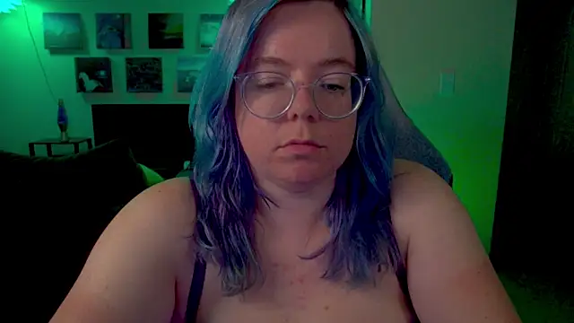 Snapshot of KiraSpitQueen chatting on July 1, 3:52 am KiraSpitQueen online show from July 1, 3:52 am
