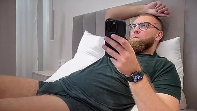 Snapshot of Bear_bear_ chatting on October 1, 10:10 am Bear bear online show from October 1, 10:10 am