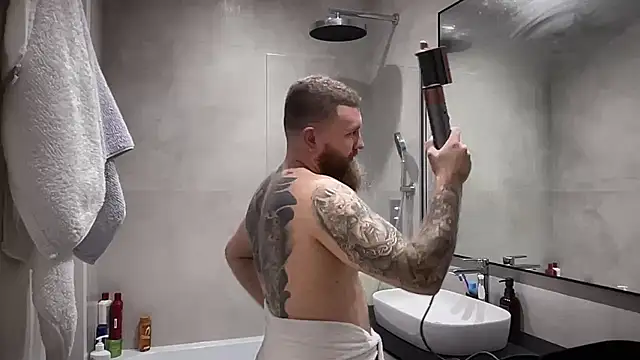 Snapshot of Bear_bear_ chatting on November 4, 8:57 am Bear bear online show from November 4, 8:57 am