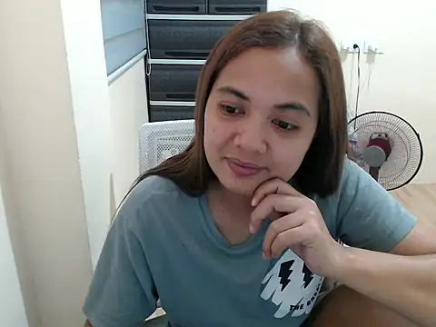 xTheLastVIRGINx online show from April 28, 2:55 pm
