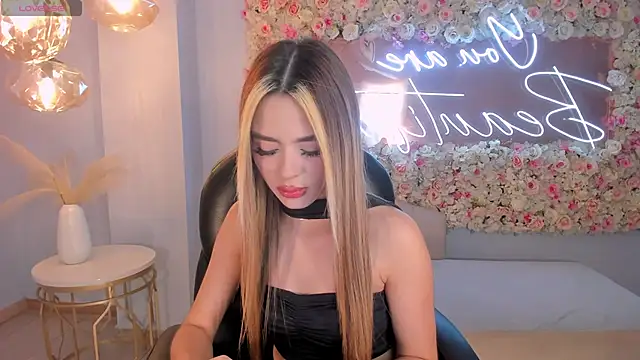 Snapshot of JuanitaClay chatting on December 15, 12:20 pm JuanitaClay online show from December 15, 12:20 pm