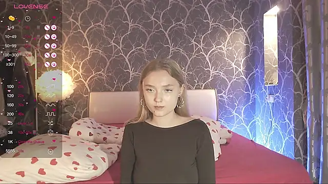 MiaMiaMeow online show from October 3, 4:26 pm