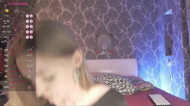 MiaMiaMeow online show from November 29, 3:04 pm