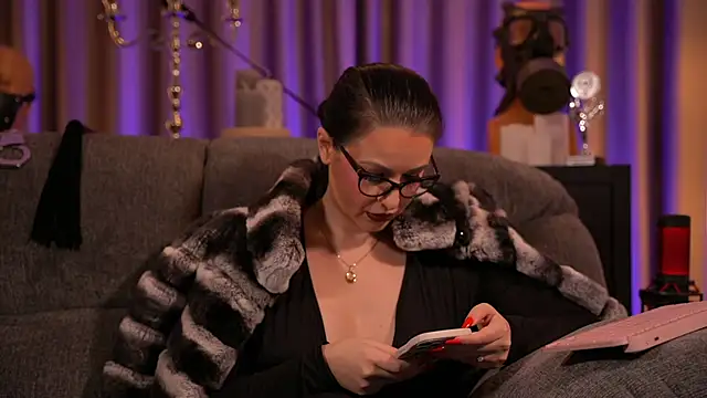 kelly kent online show from February 8, 3:19 am