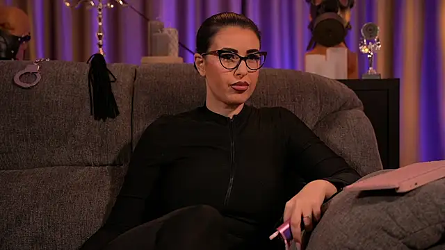 kelly kent online show from March 7, 1:20 am