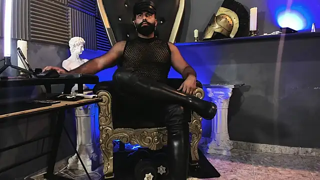 Snapshot of BeardAndrew chatting on February 12, 7:53 pm BeardAndrew online show from February 12, 7:53 pm