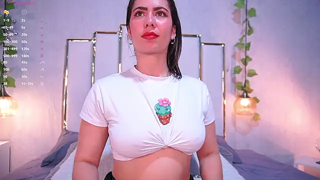 lara giraldo online show from January 4, 4:33 am