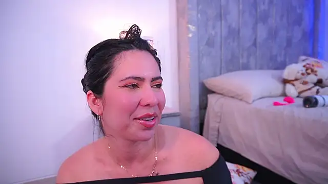 lara giraldo online show from February 22, 7:12 am