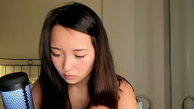 julias tapes online show from February 12, 9:43 pm