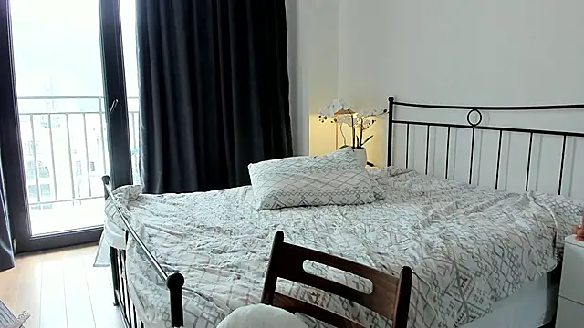 julias tapes online show from March 18, 7:30 am