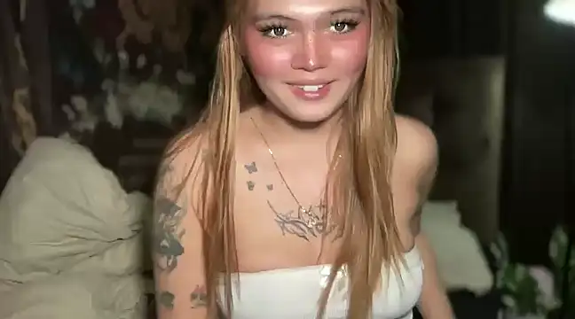 Snapshot of Claire_Brooke chatting on February 6, 6:35 pm Claire Brooke online show from February 6, 6:35 pm